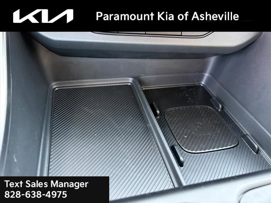 New 2026 Kia Carnival EX image 17