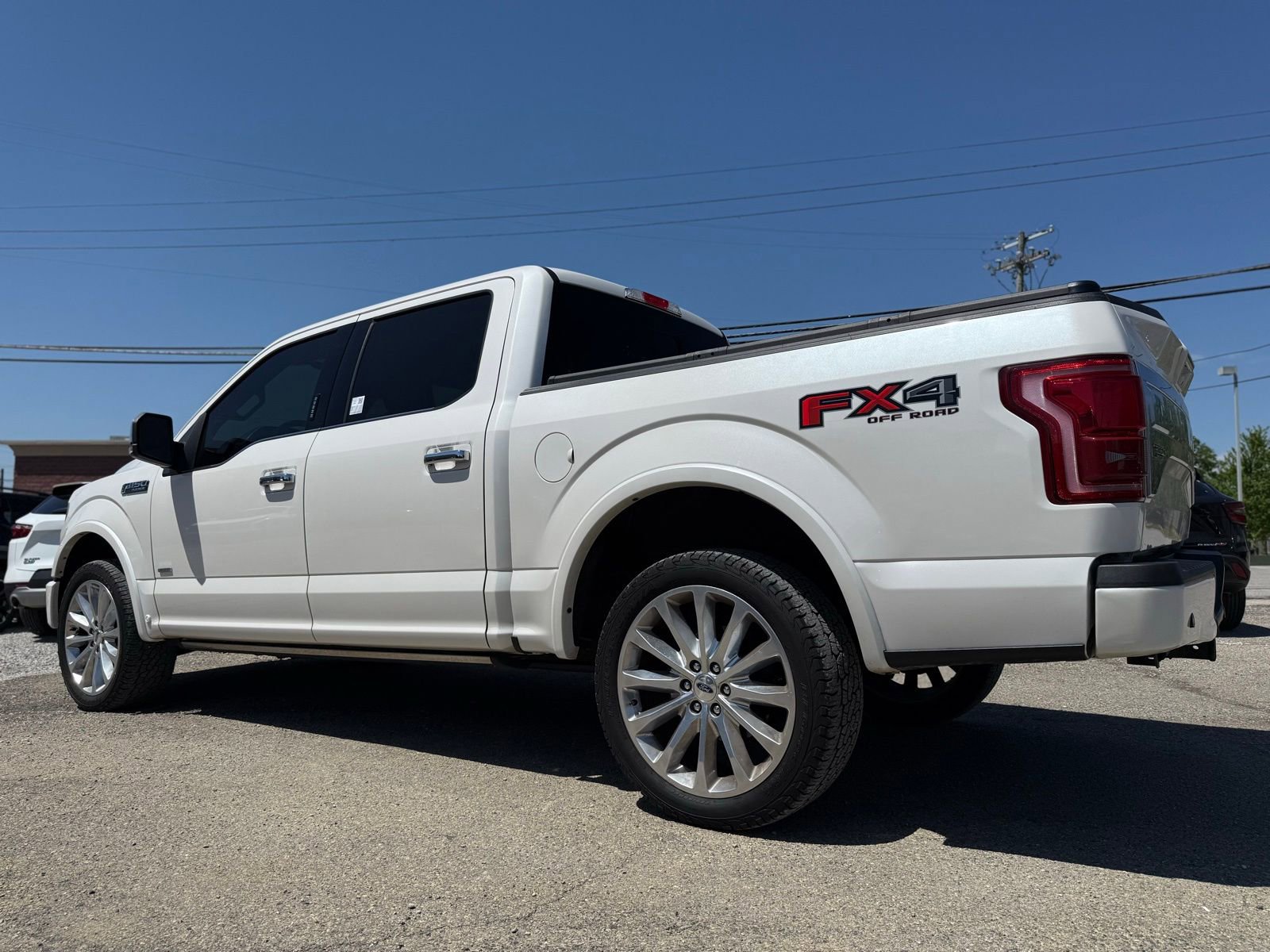 Used 2017 Ford F150 Platinum w/ Equipment Group 701A Luxury AWD/4WD image 4