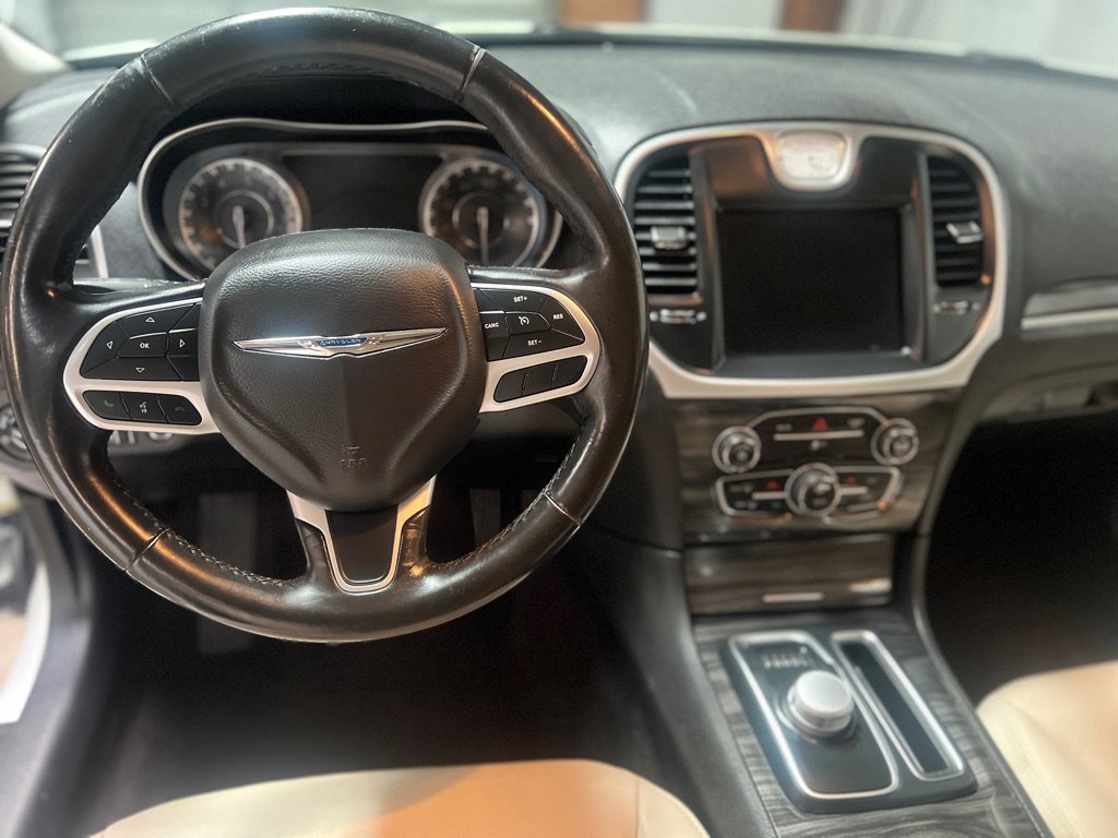 Used 2019 Chrysler 300 Touring L w/ Quick Order Package 22F image 20