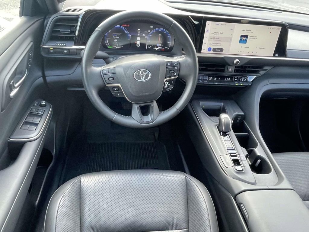 Used 2023 Toyota Crown Limited image 14