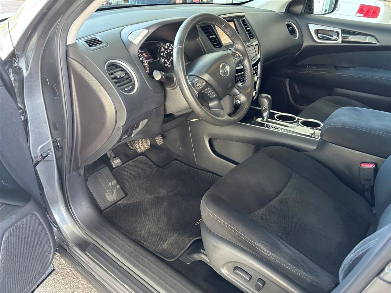 Used 2016 Nissan Pathfinder SV FWD image 9