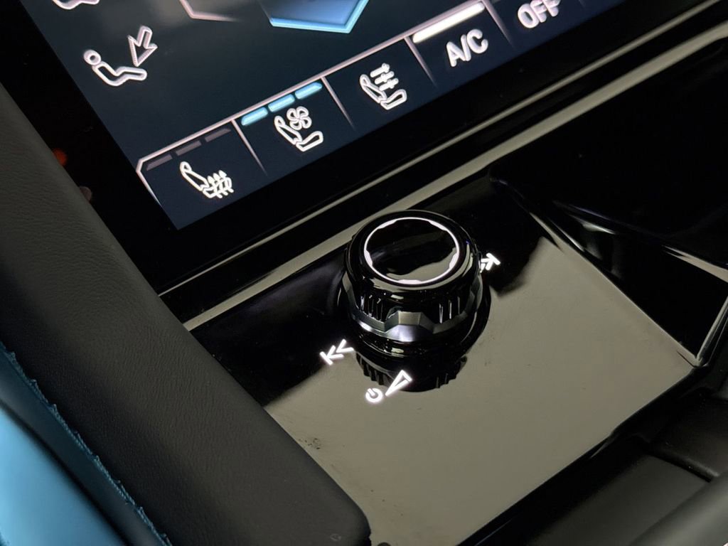 Used 2025 Lamborghini Urus SE image 45