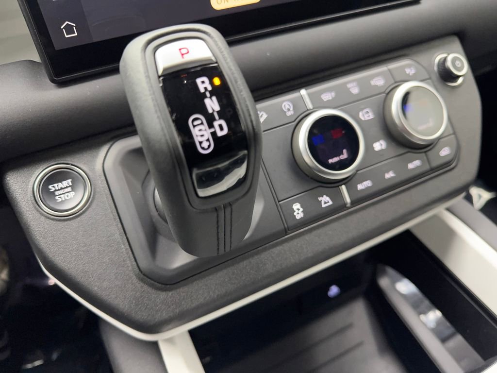 Used 2025 Land Rover Defender 110 S image 64