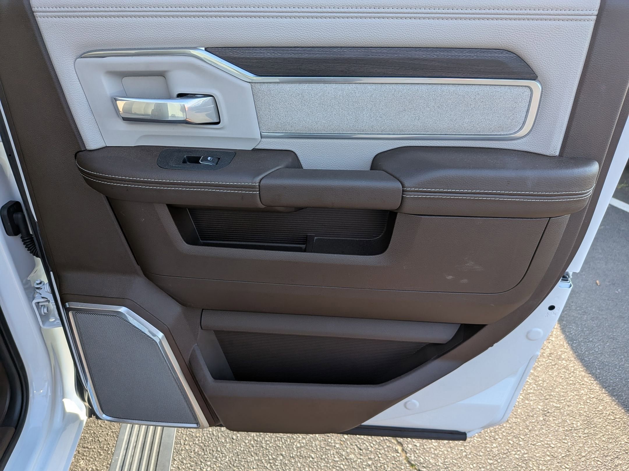 Used 2025 RAM 2500 Laramie image 30