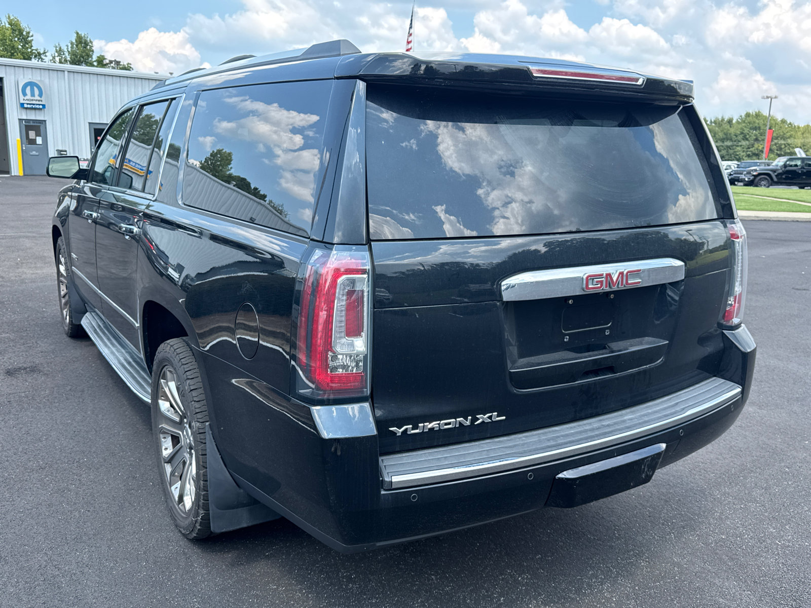 Used 2016 GMC Yukon XL Denali w/ Open Road Package AWD/4WD image 7
