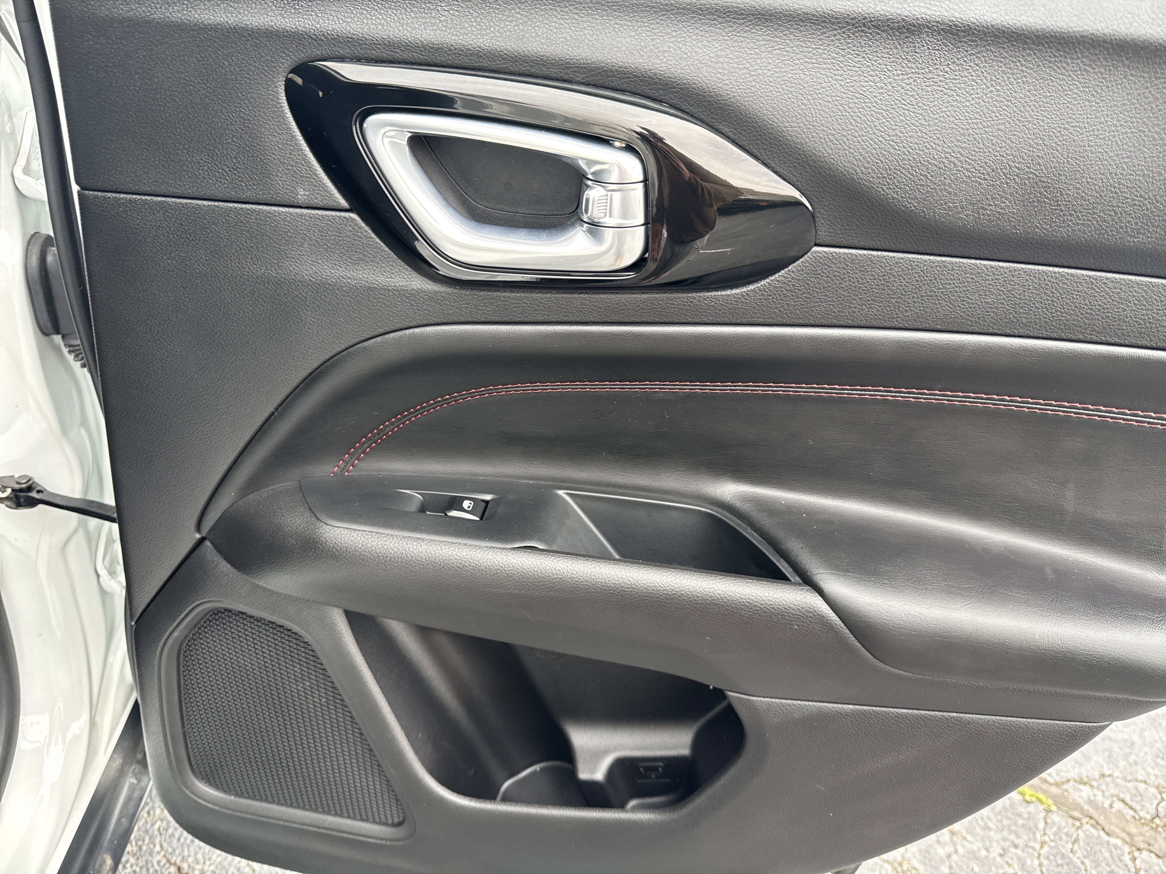 Used 2025 Jeep Compass Trailhawk image 16