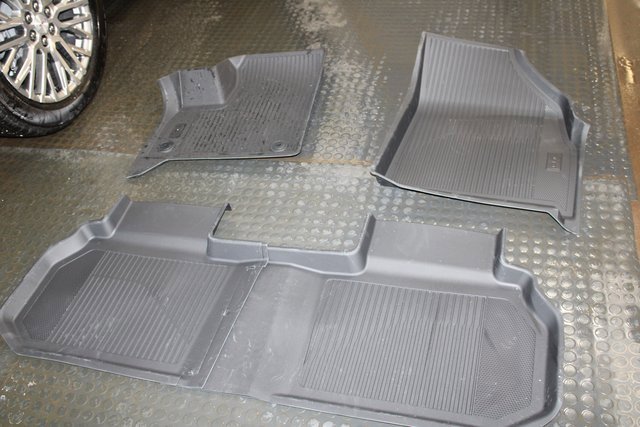 Used 2025 GMC Acadia Denali w/ LPO, Floor Liner Package image 39