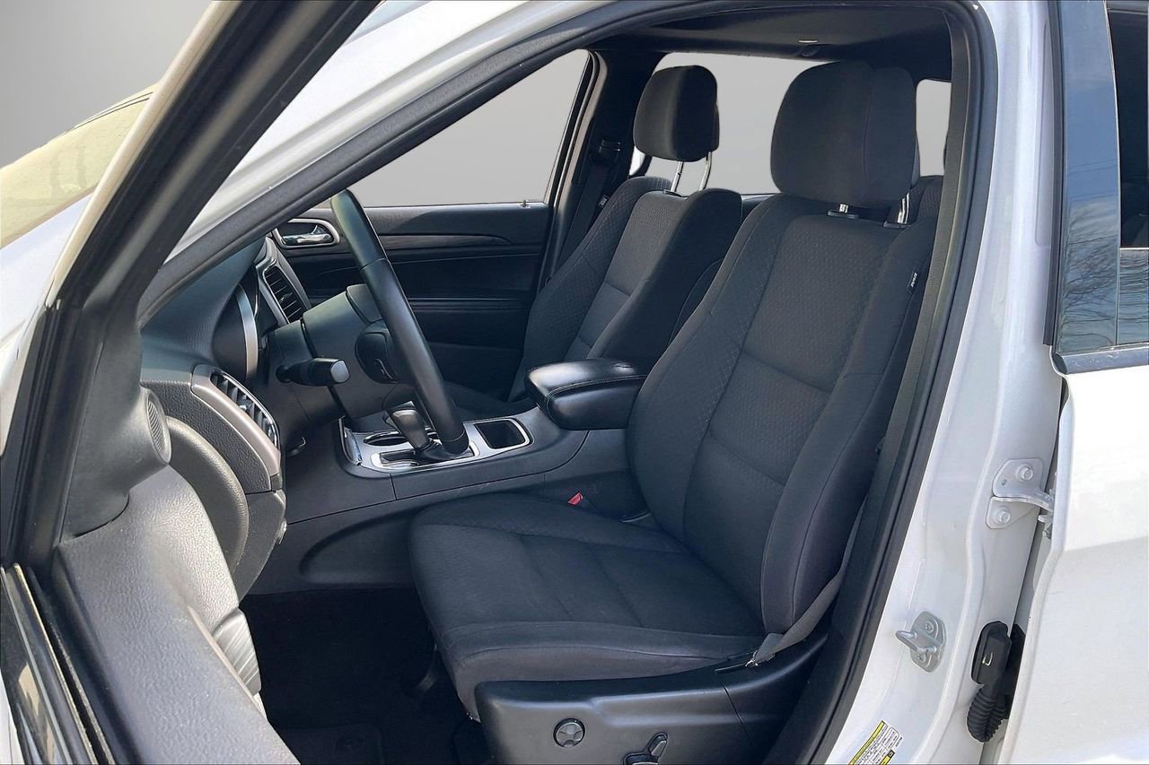 Used 2019 Jeep Grand Cherokee Laredo image 22