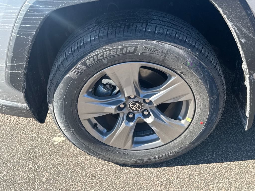 New 2025 Toyota RAV4 XLE image 16