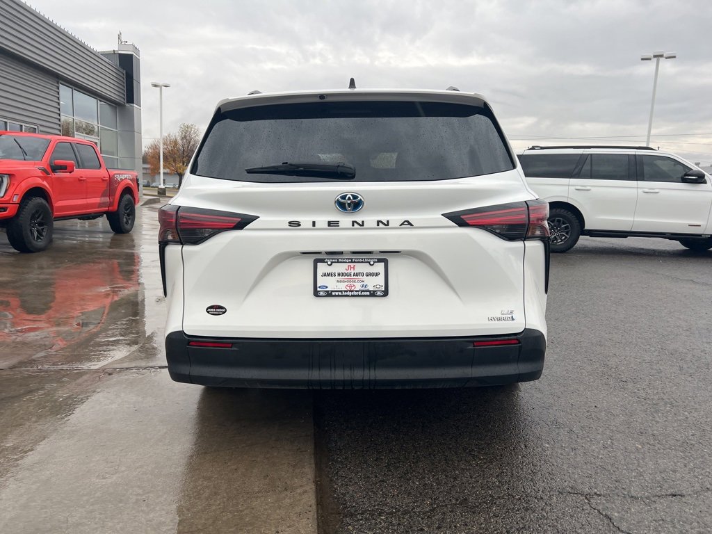 Used 2021 Toyota Sienna LE image 6