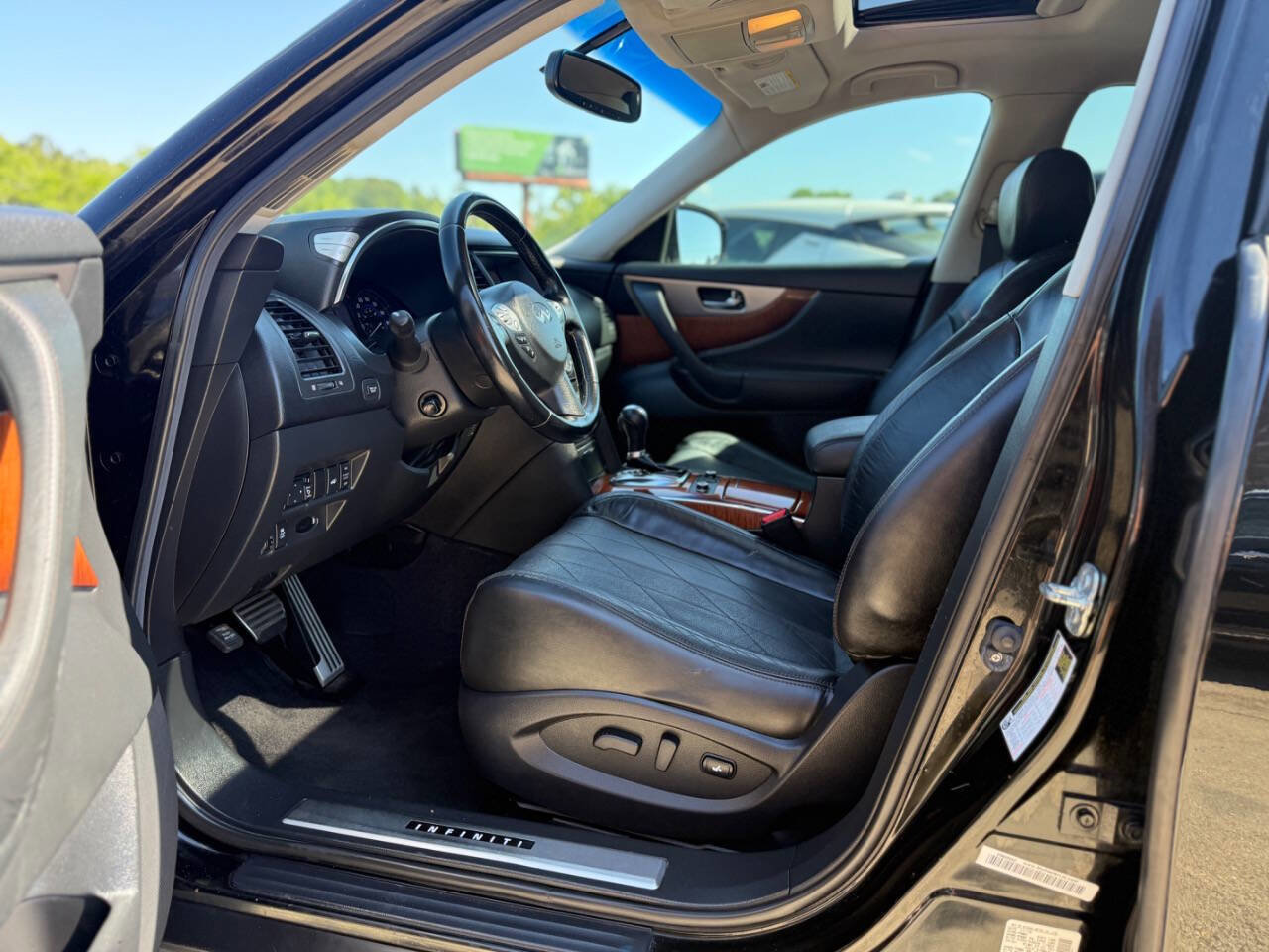 Used 2016 INFINITI QX70 2WD w/ Premium Package image 10