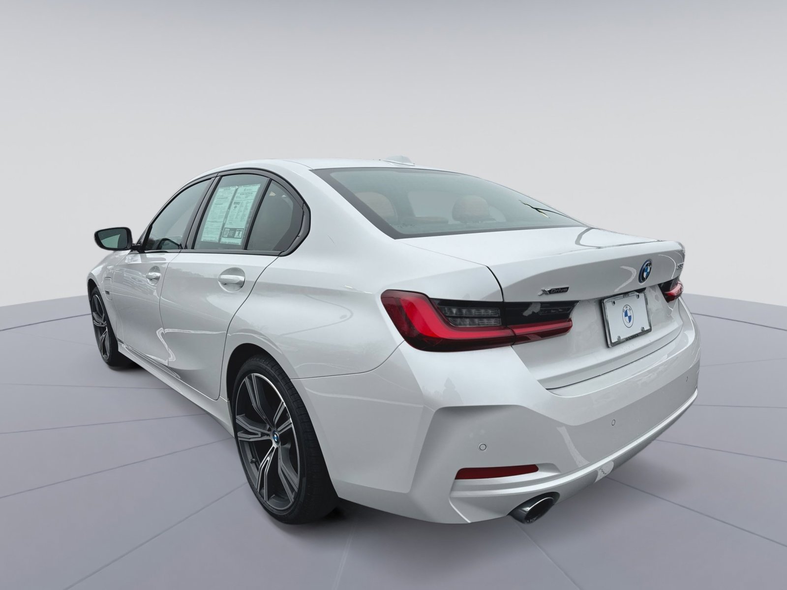 Used 2023 BMW 330e xDrive w/ Driving Assistance Package image 27