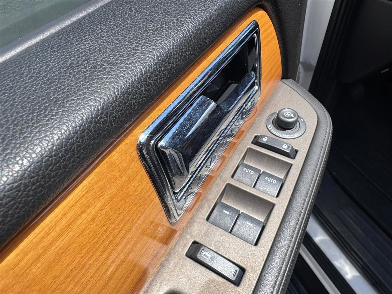 Used 2014 Lincoln Navigator 4WD w/ Equipment Group 101A image 28