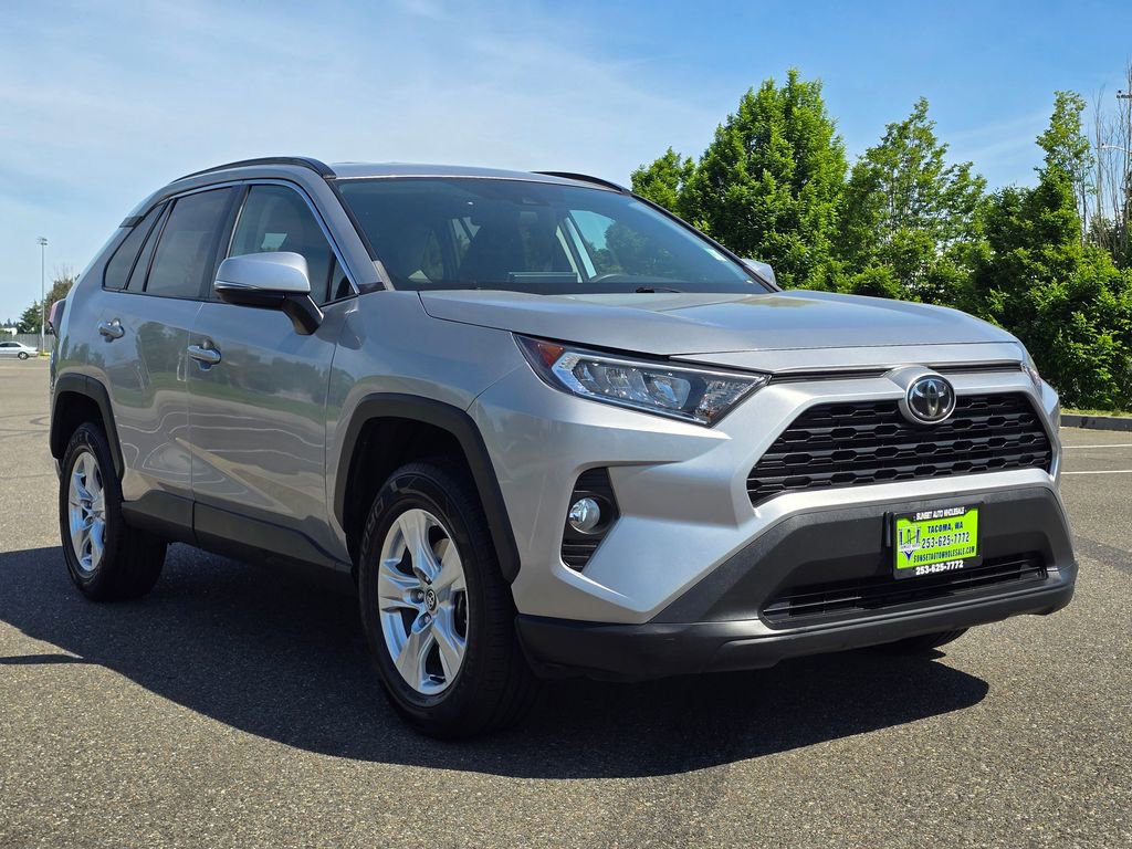 Used 2020 Toyota RAV4 XLE w/ Carpet Mat Package AWD/4WD image 7