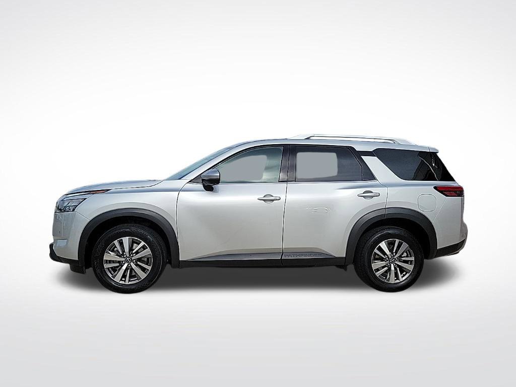 Used 2025 Nissan Pathfinder SL AWD/4WD image 2