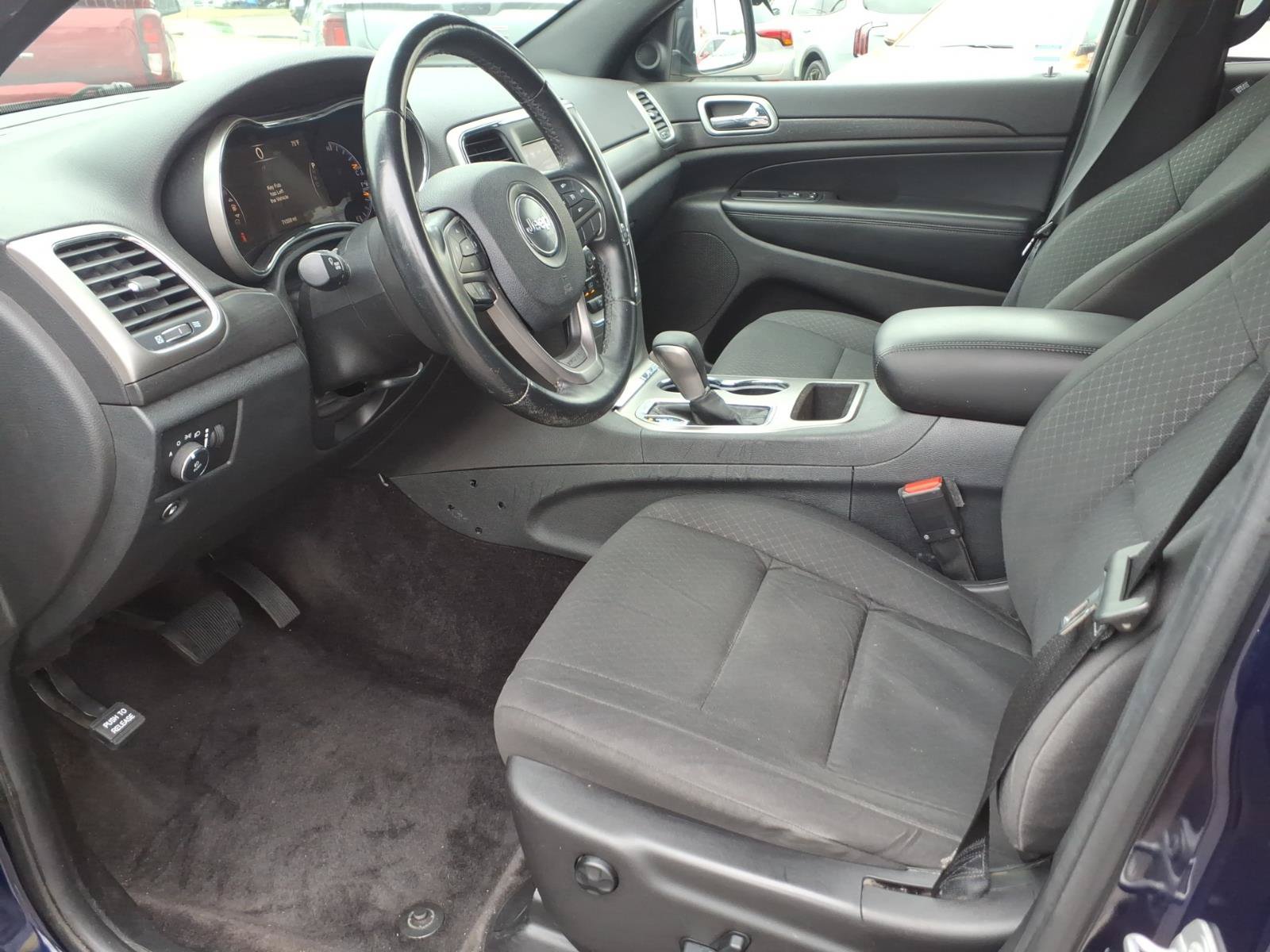 Used 2018 Jeep Grand Cherokee Laredo AWD/4WD image 12