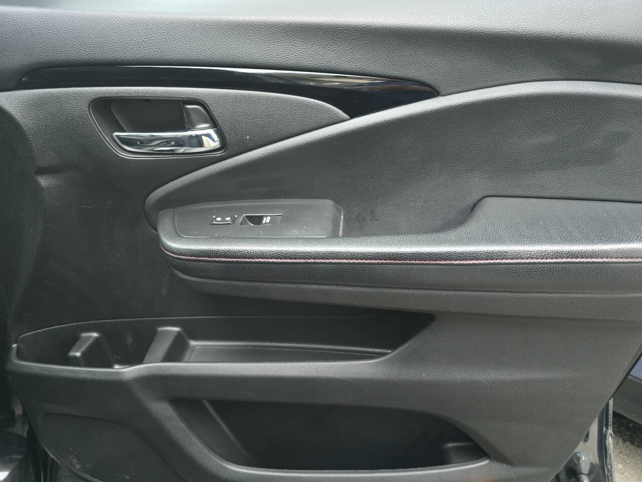 Used 2020 Honda Pilot Black Edition image 29