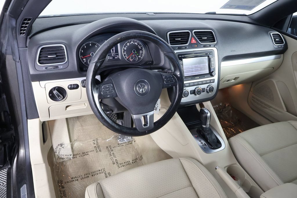 Used 2013 Volkswagen Eos Komfort FWD image 7