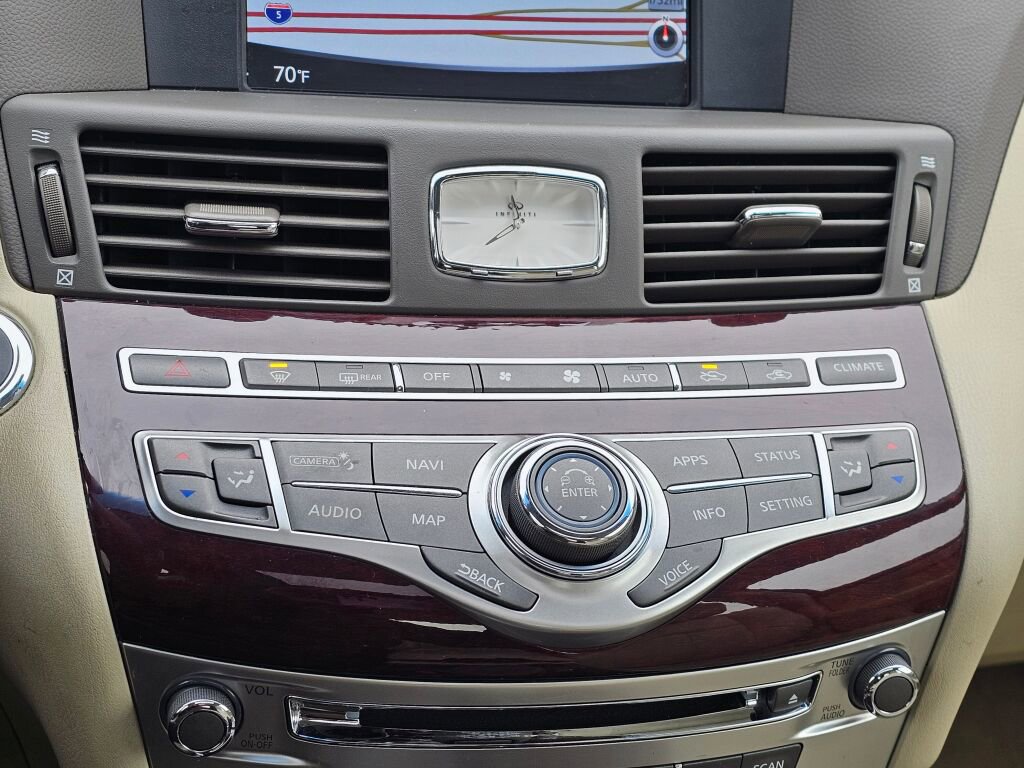 Used 2018 INFINITI Q70 Luxe image 34