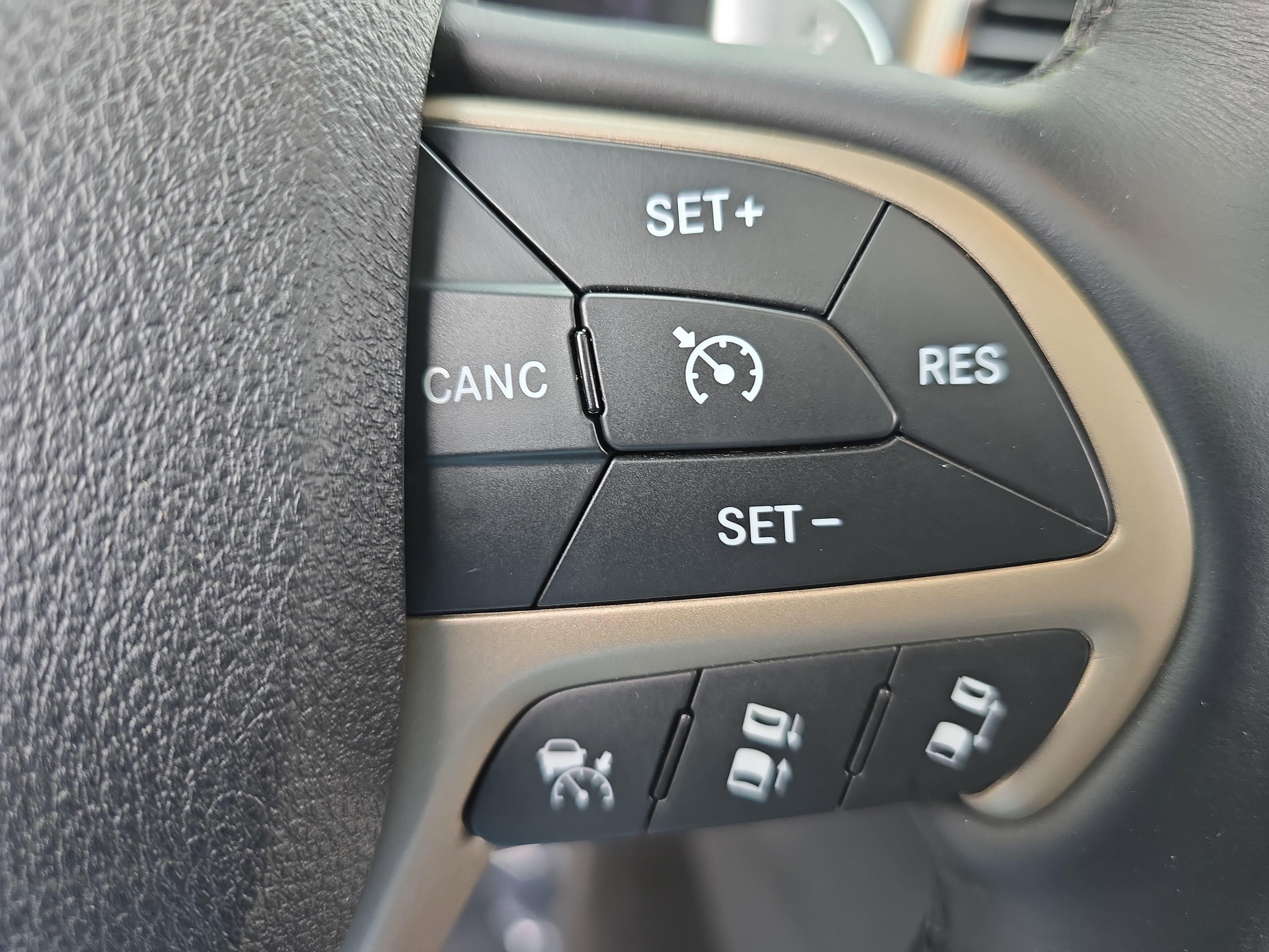 Used 2015 Jeep Grand Cherokee Summit AWD/4WD image 17