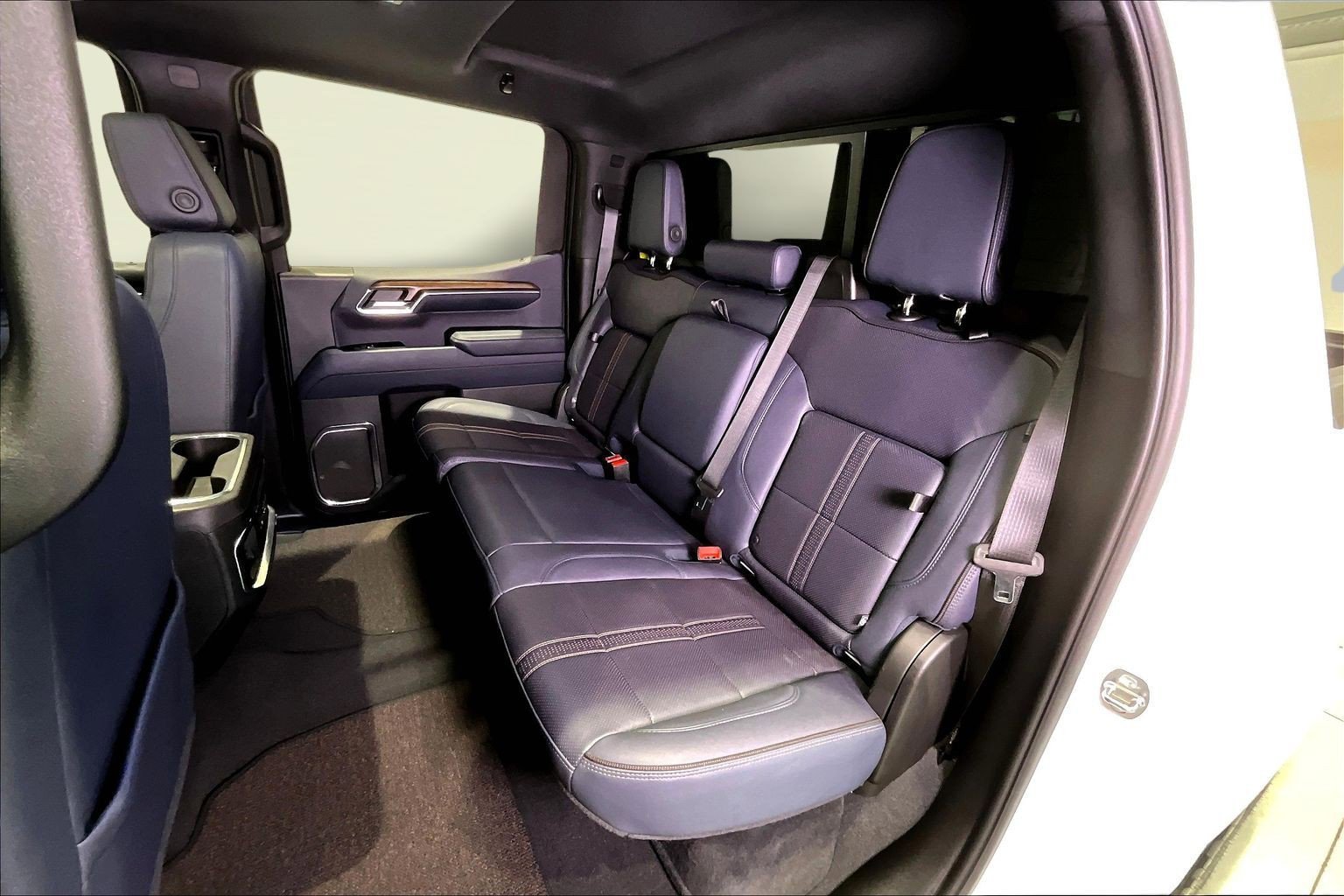 Used 2024 Chevrolet Silverado 1500 High Country AWD/4WD image 24