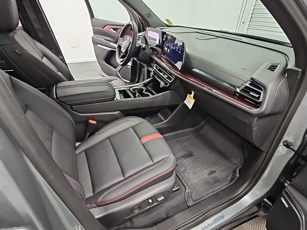 Used 2024 Chevrolet Traverse RS w/ LPO, Floor Liner Package image 42