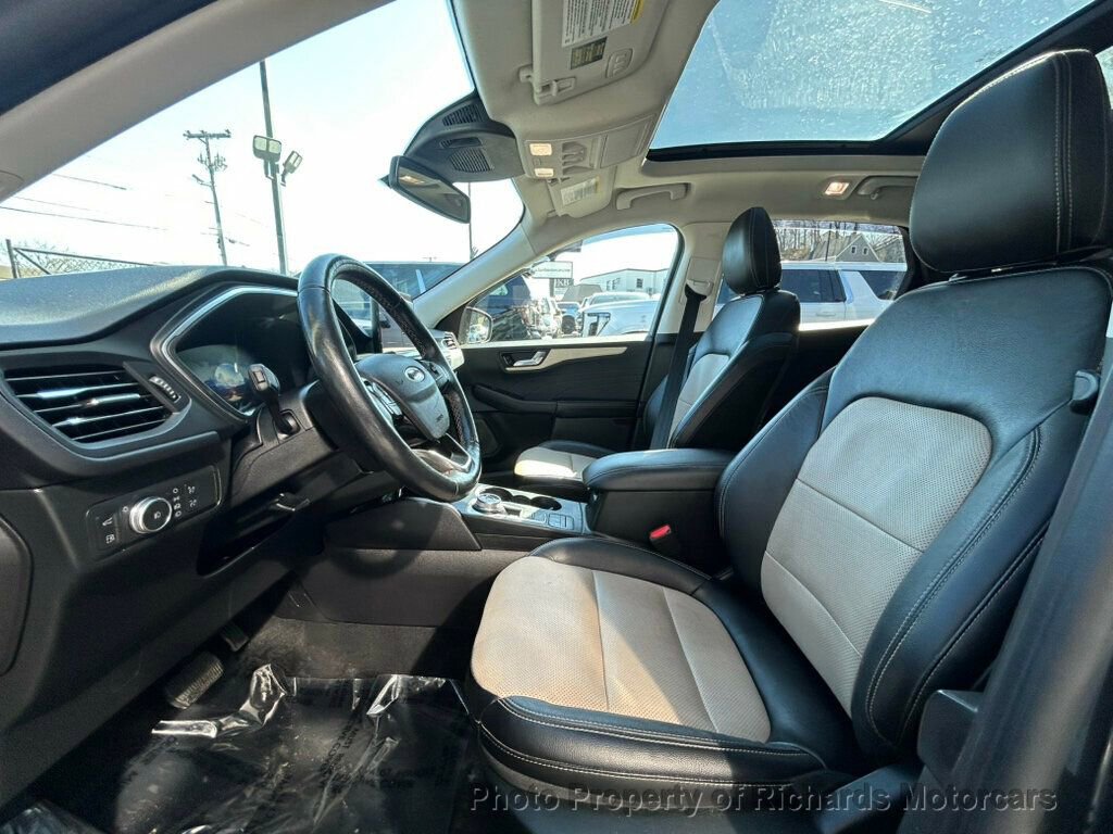 Used 2022 Ford Escape Titanium w/ Titanium Elite Package image 11