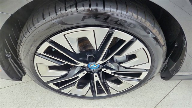 Used 2024 BMW i5 eDrive40i w/ Premium Package image 59