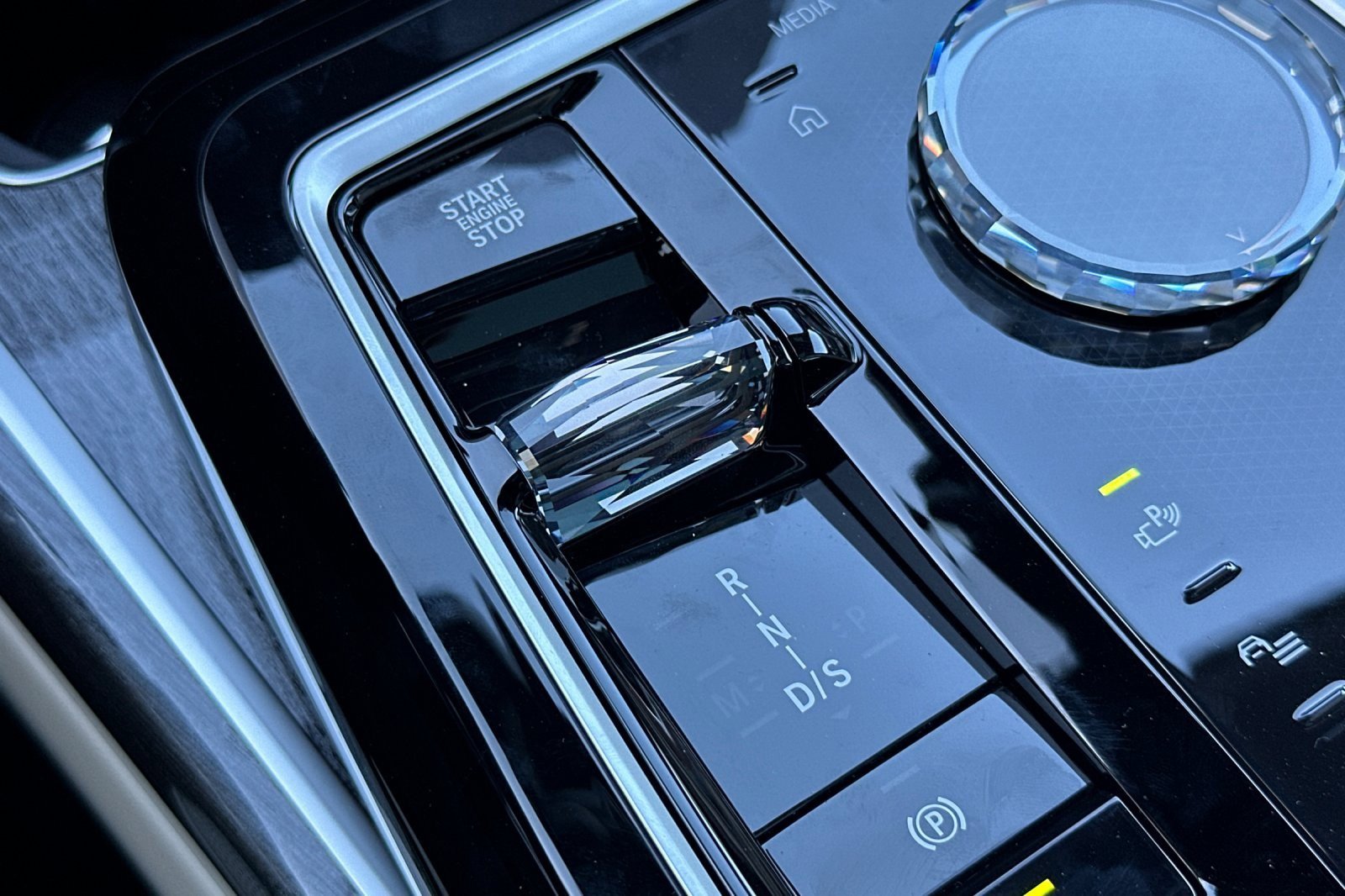 New 2026 BMW 750e xDrive AWD/4WD image 20
