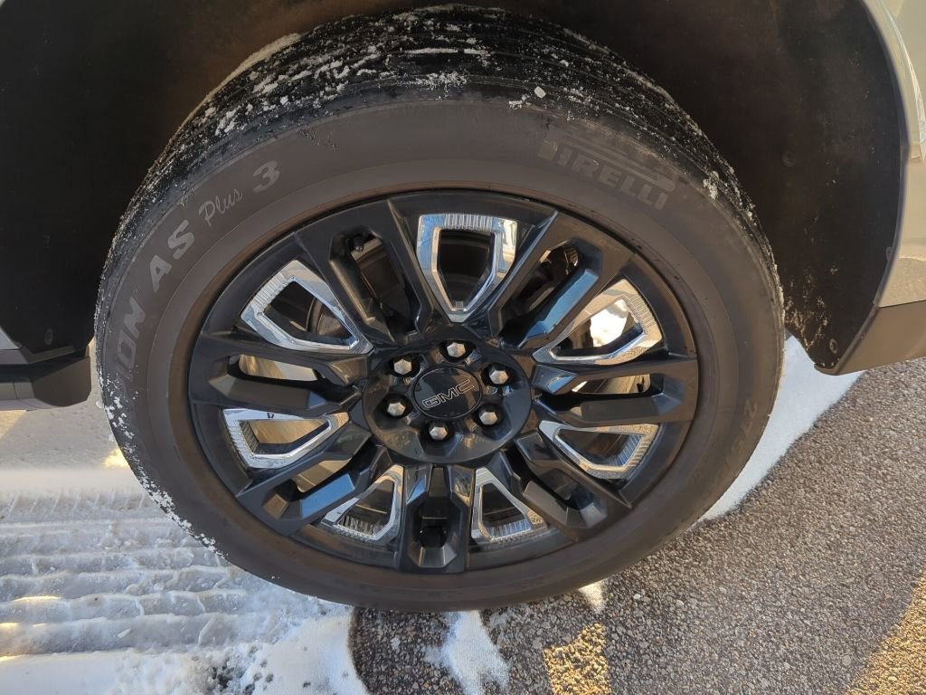 Used 2023 GMC Yukon Denali Ultimate image 8