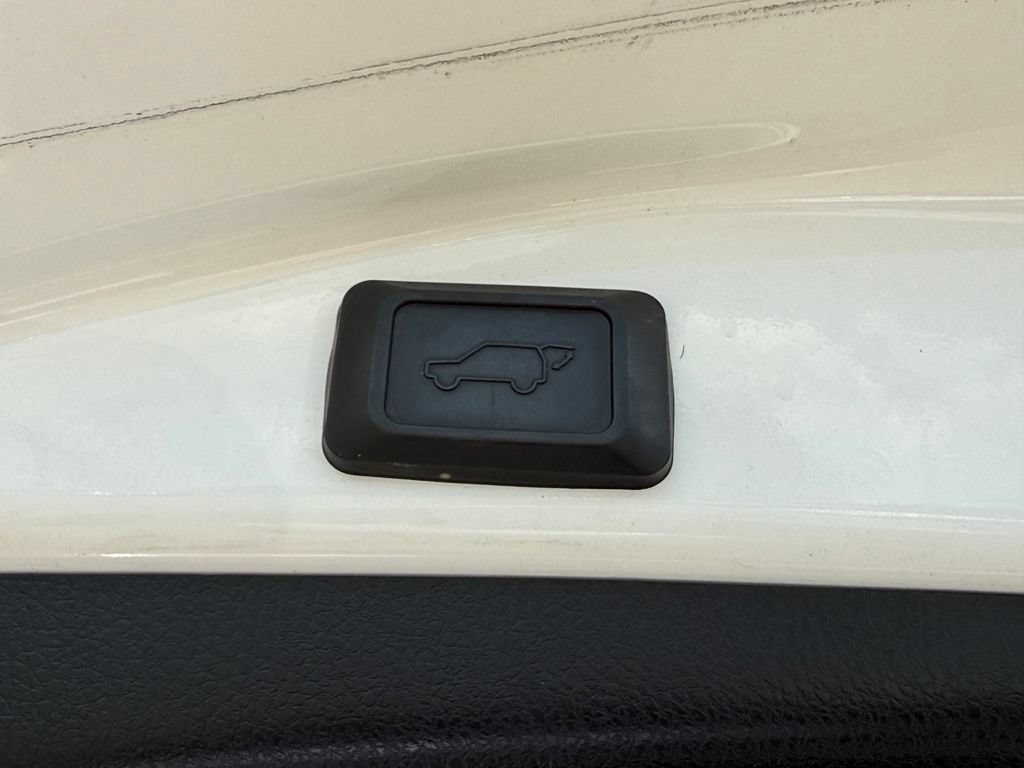 Used 2017 Toyota RAV4 SE FWD image 19