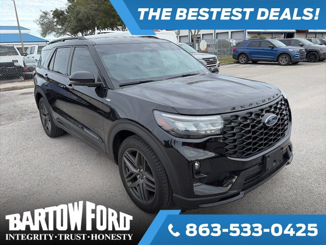 Used 2025 Ford Explorer ST-Line w/ Premium Package image 3