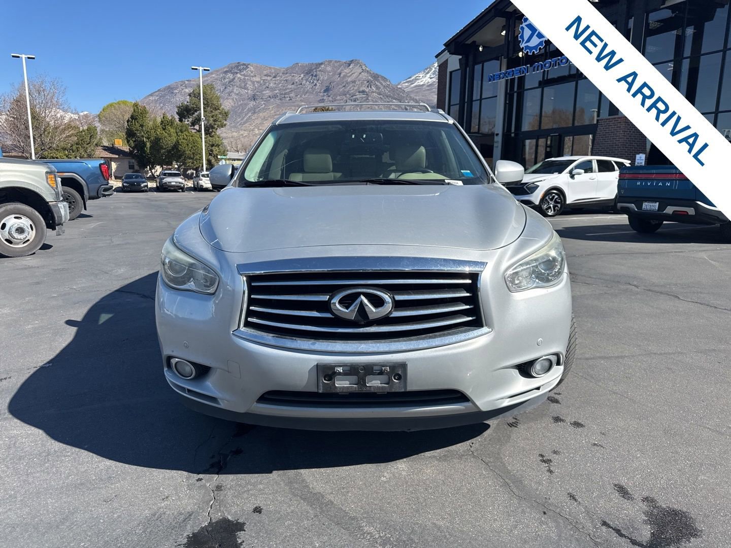 Used 2015 INFINITI QX60 AWD w/ Deluxe Touring Package image 2