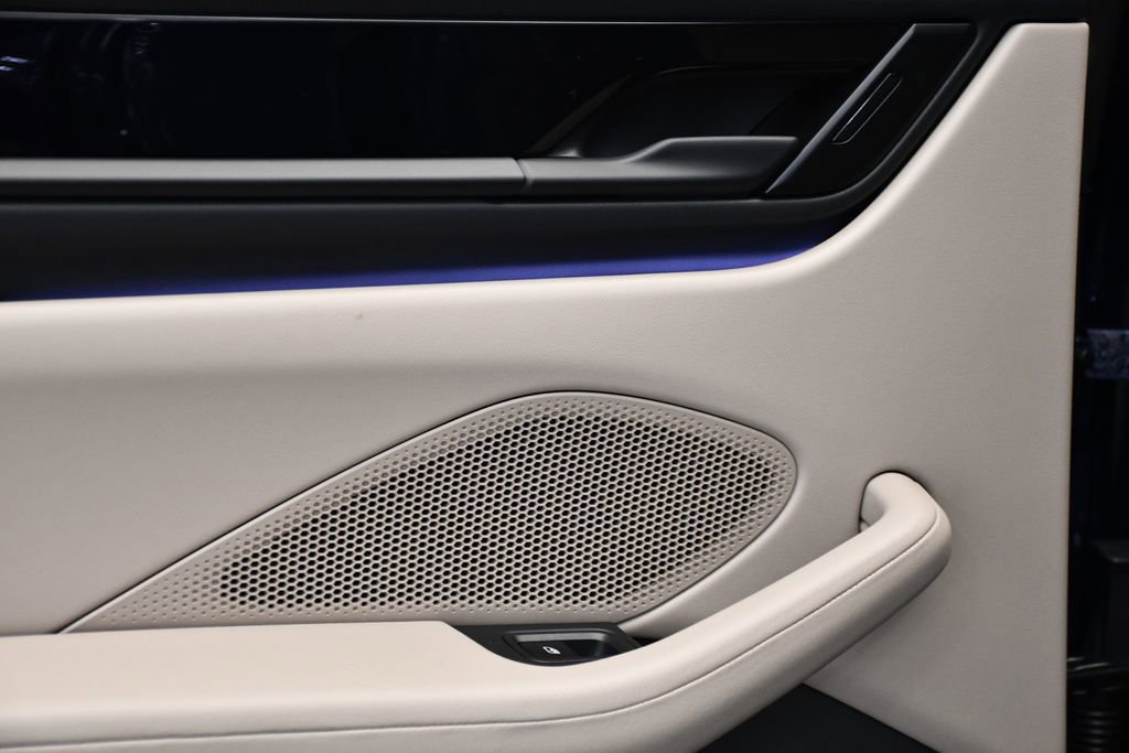 Used 2025 Porsche Macan 4S Electric image 41