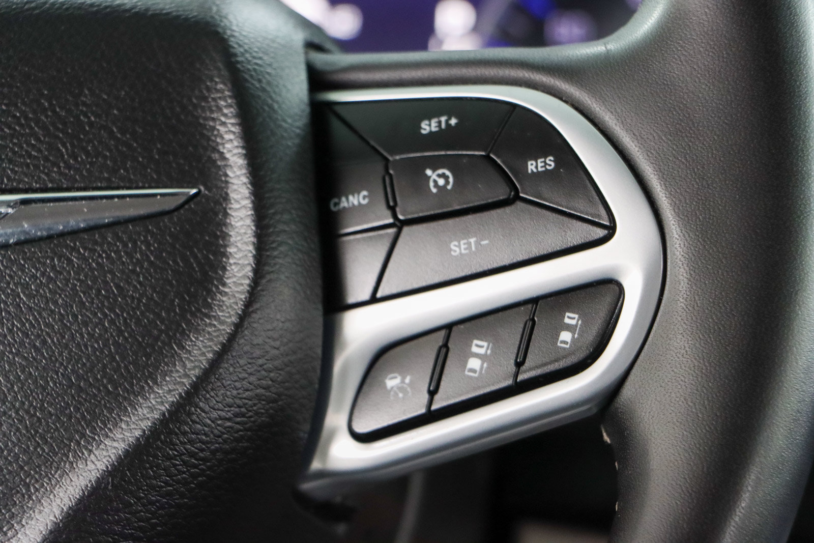 Used 2023 Chrysler Pacifica Touring-L FWD image 14