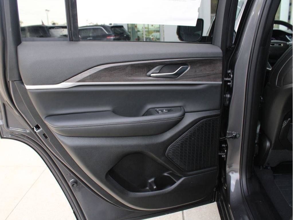 New 2025 Jeep Grand Cherokee Limited image 29