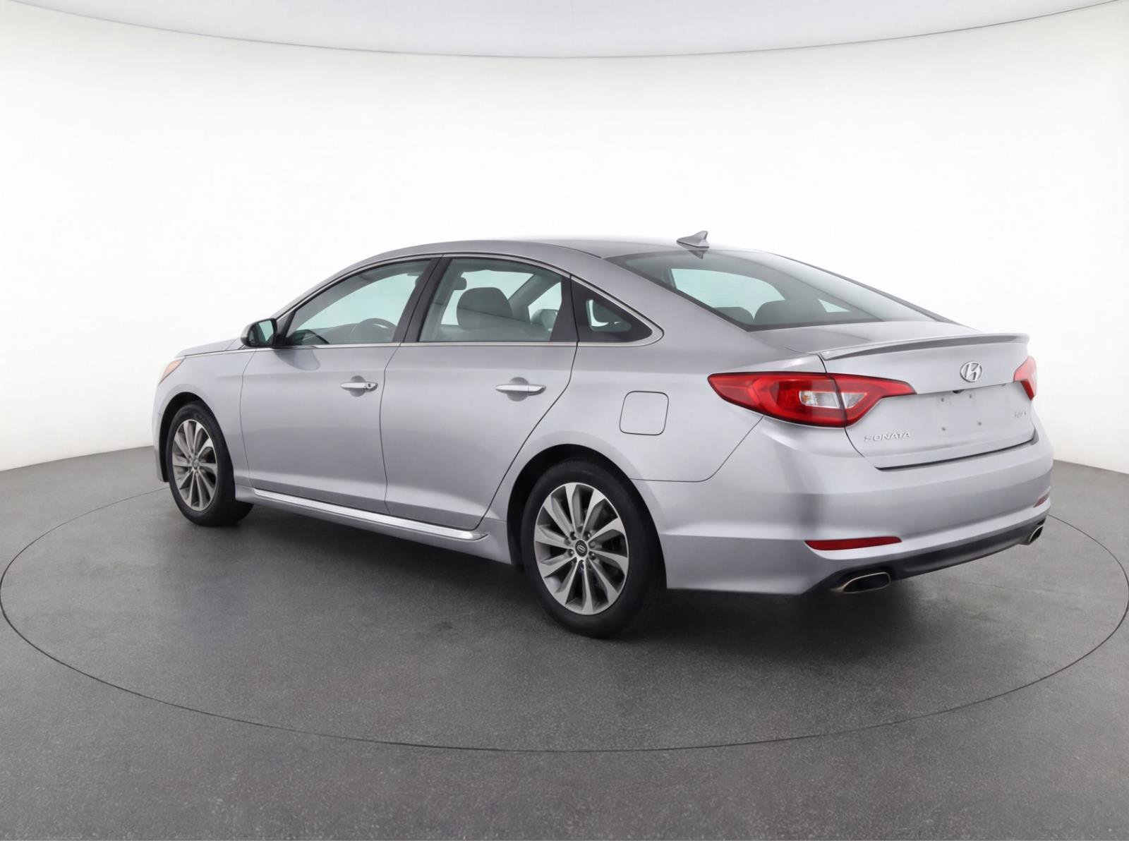 Used 2017 Hyundai Sonata Sport image 3
