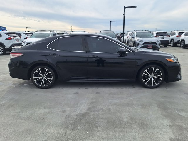Used 2019 Toyota Camry SE image 4