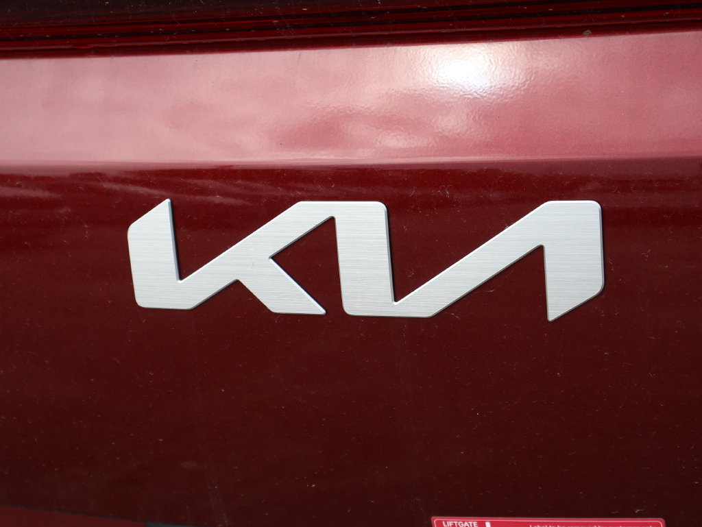 New 2025 Kia Carnival FWD image 16