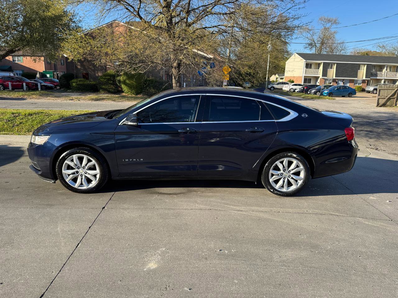 Used 2017 Chevrolet Impala LT image 3