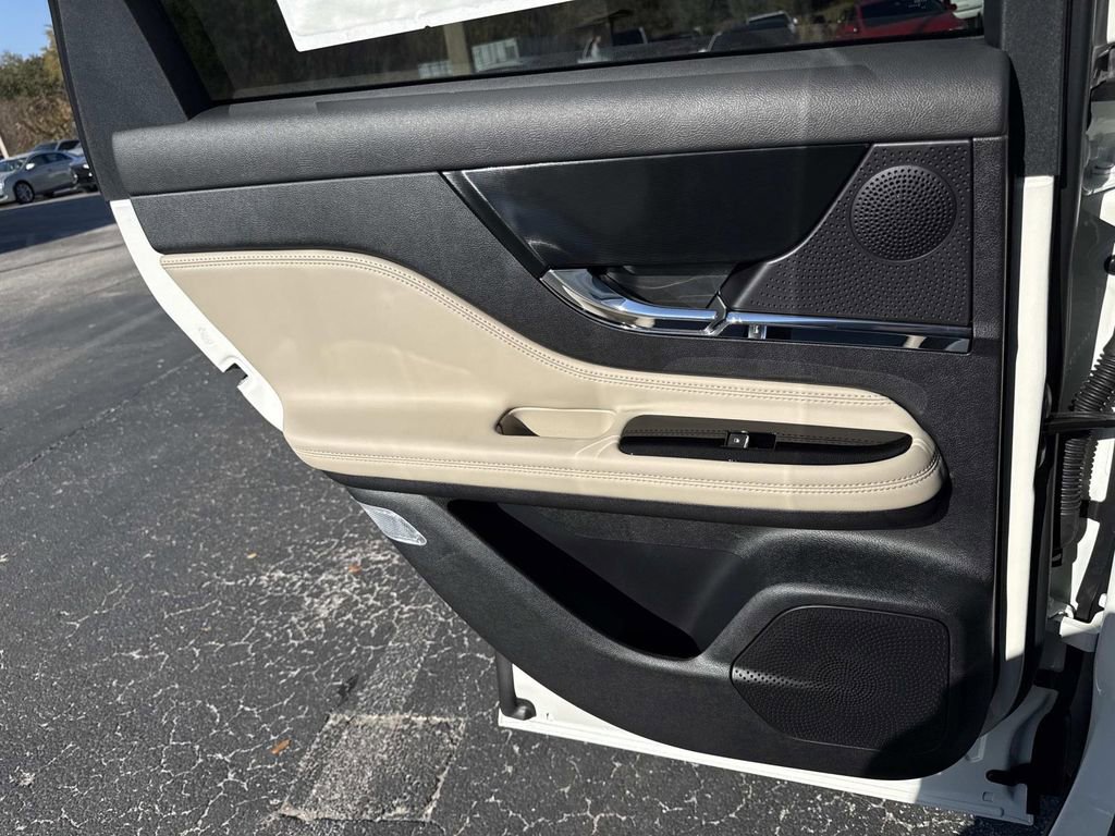 New 2026 Lincoln Corsair Premiere image 13