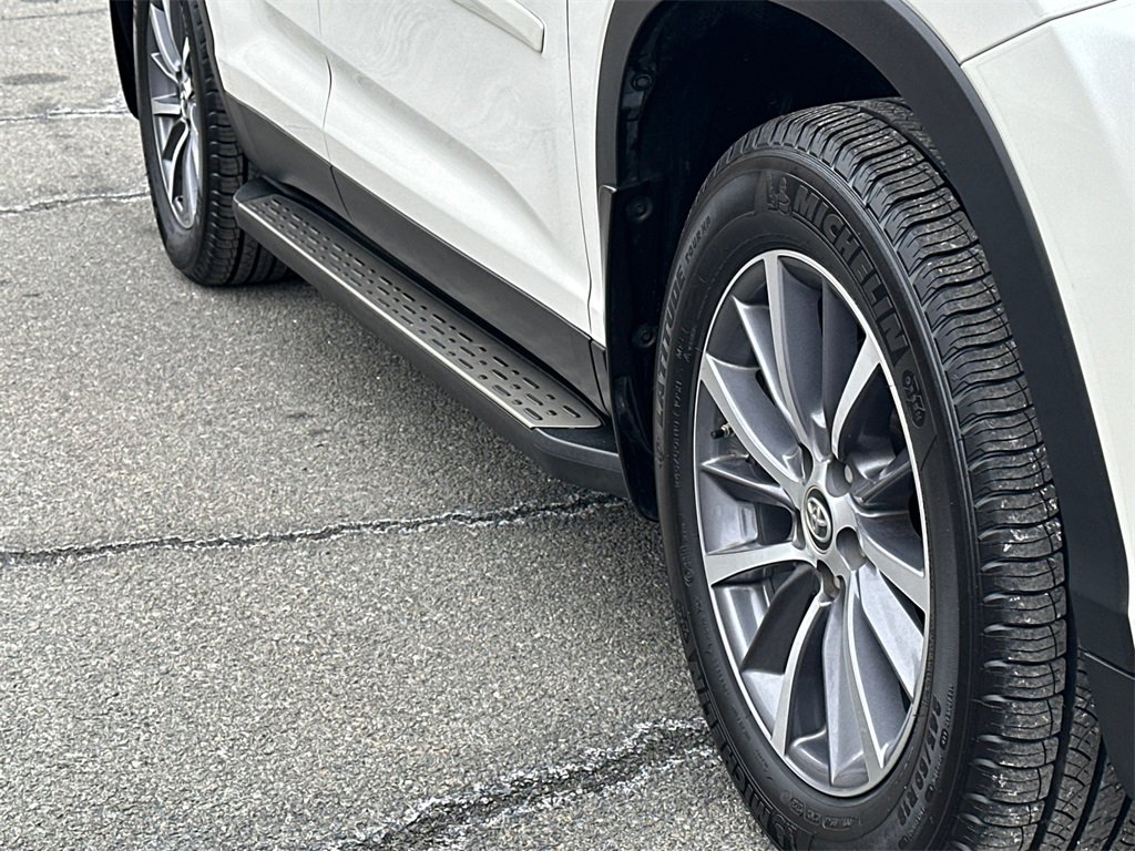 Used 2019 Toyota Highlander XLE image 10