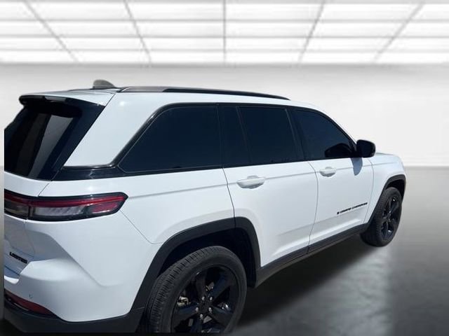 Used 2024 Jeep Grand Cherokee Limited w/ Black Appearance Package image 3