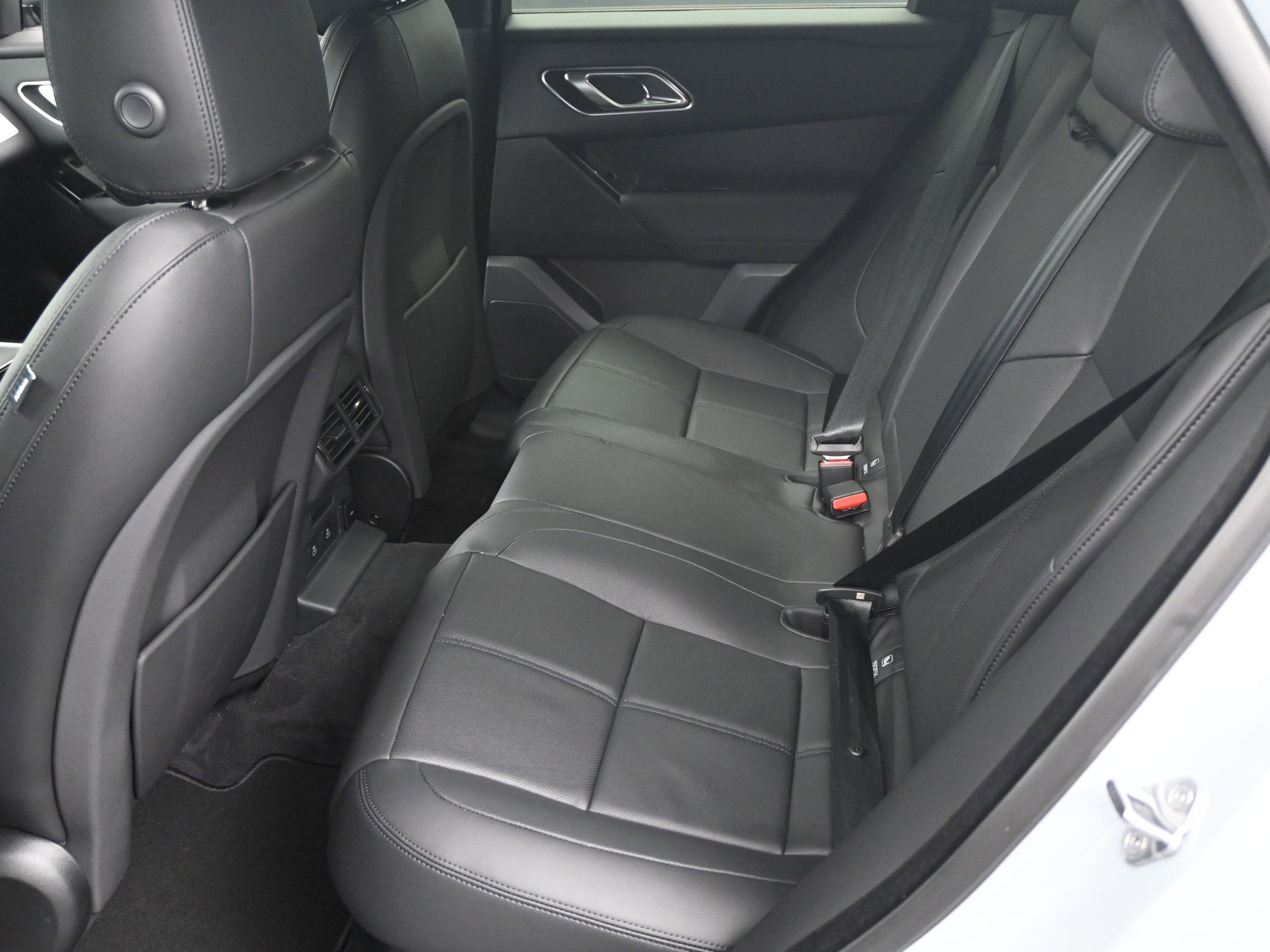New 2026 Land Rover Range Rover Velar Dynamic SE image 6