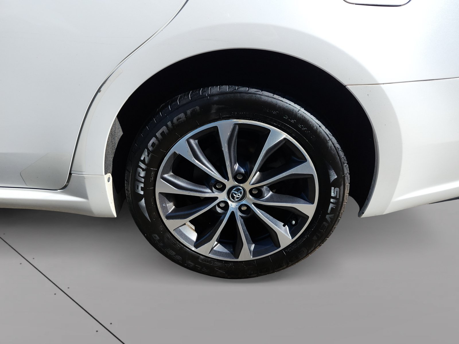 Used 2018 Toyota Avalon XLE FWD image 11
