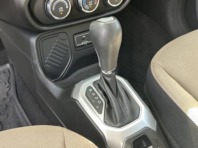 Used 2016 Jeep Renegade Latitude image 31