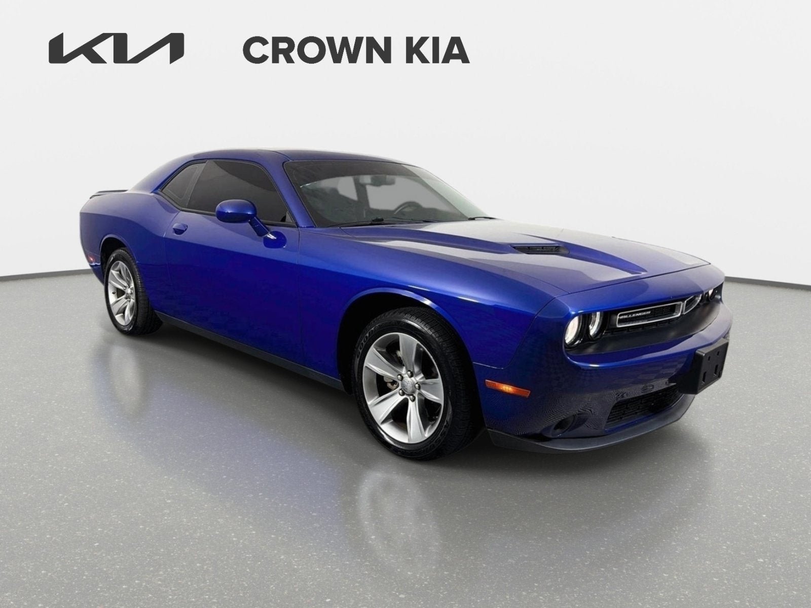 Used 2022 Dodge Challenger SXT RWD image 4