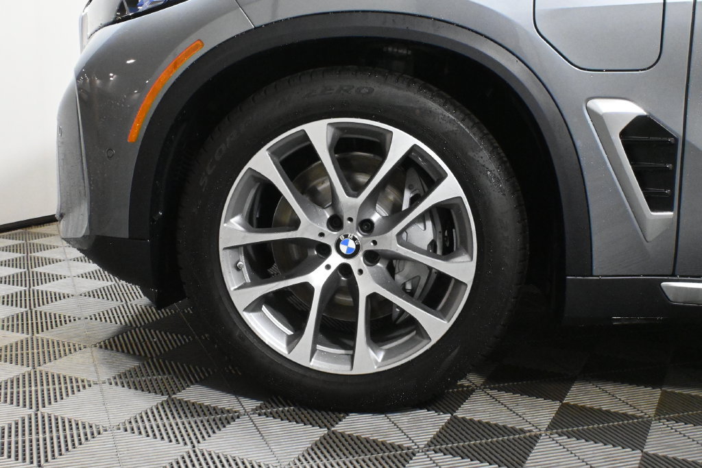 Used 2026 BMW X5 xDrive50e w/ Premium Package AWD/4WD image 12
