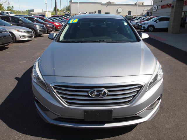 Used 2016 Hyundai Sonata SE FWD image 4