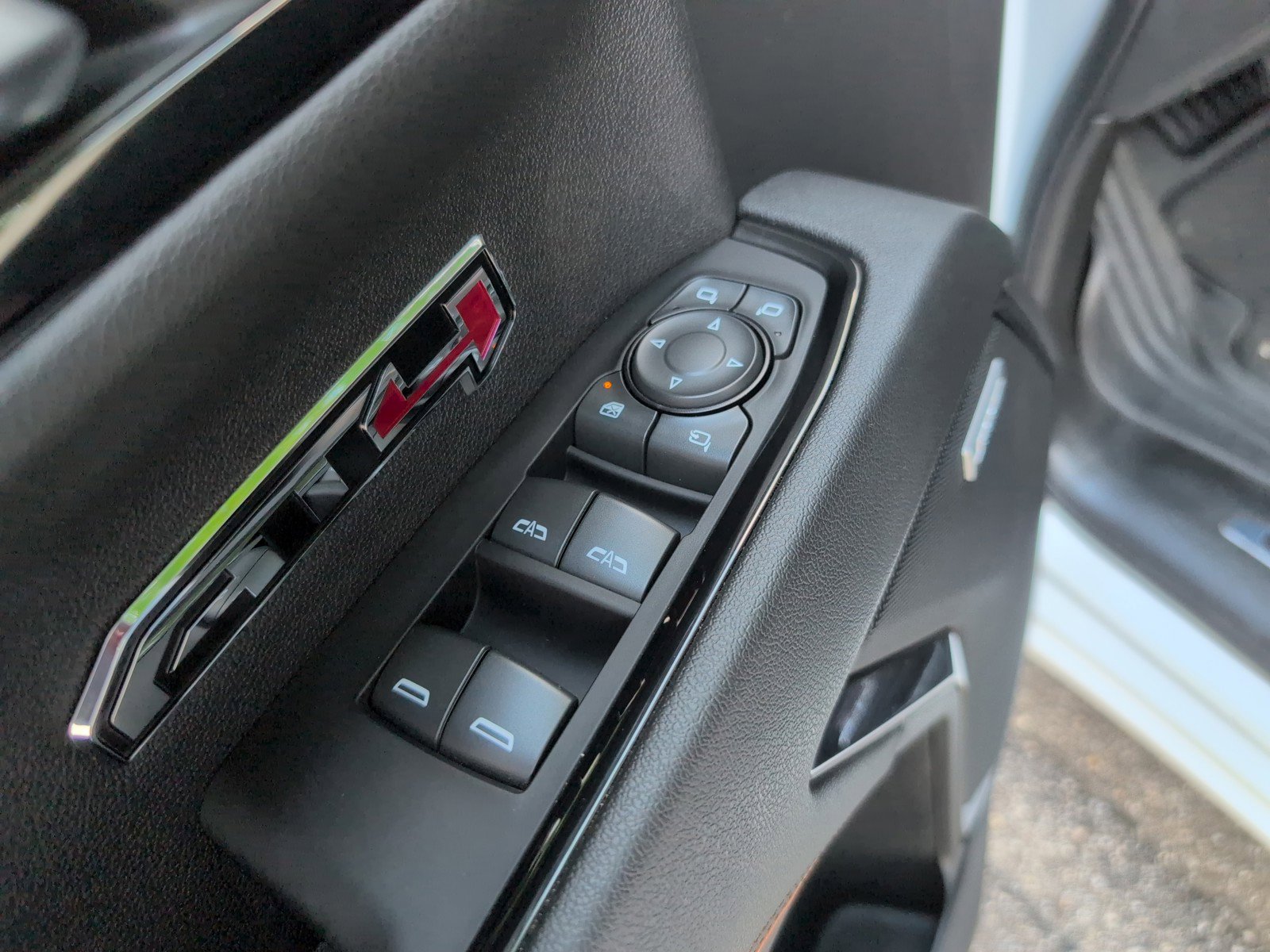 Used 2024 GMC Sierra 1500 AT4 w/ Technology Package image 14